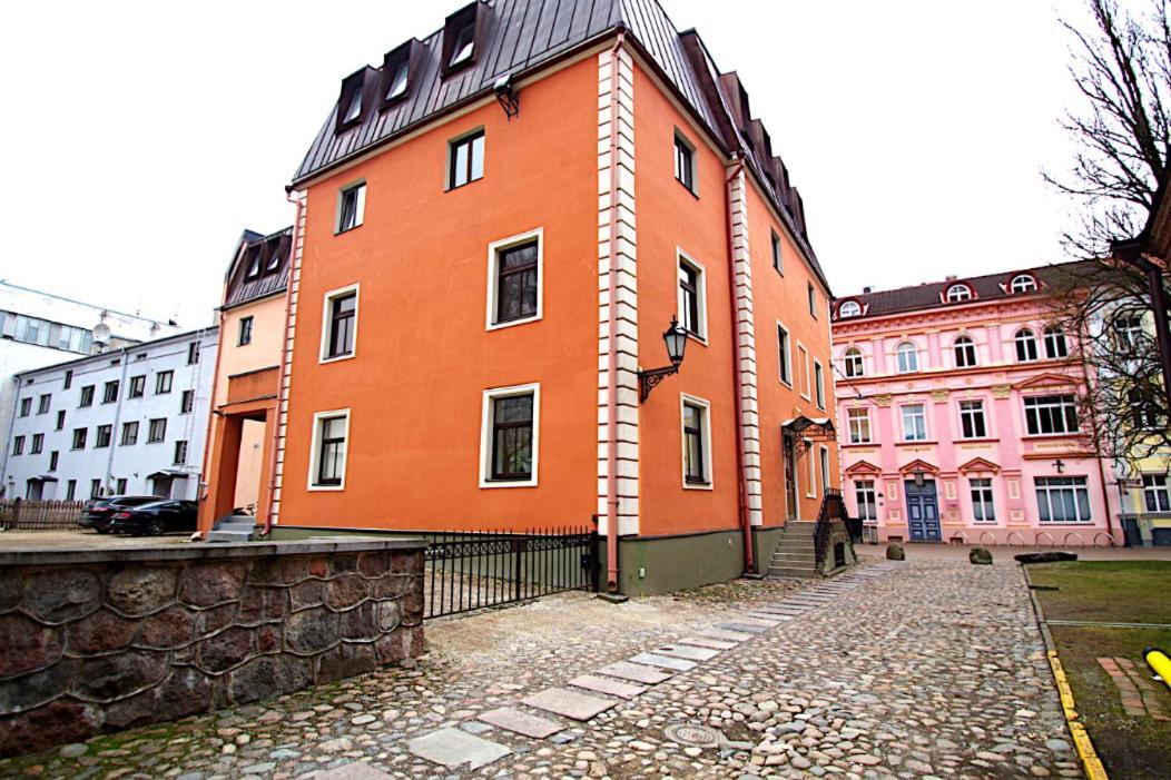 Panda House - Luxury In Old Town Apartment Тарту Екстериор снимка